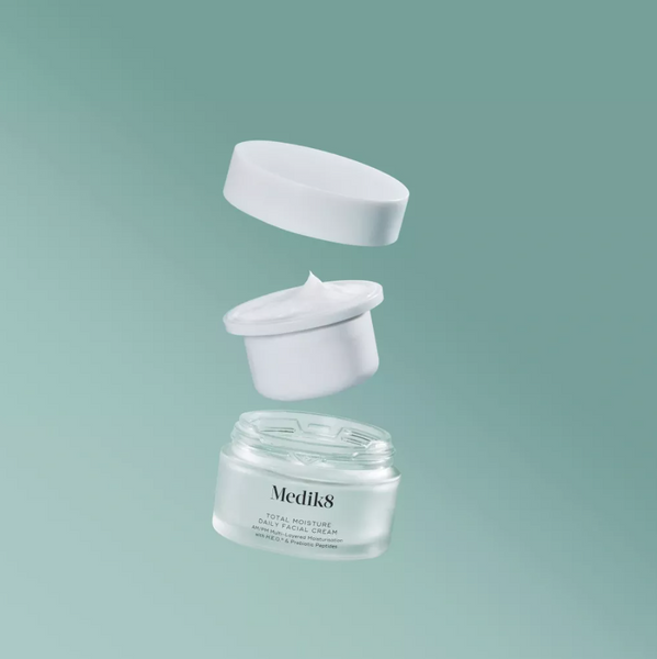 TOTAL MOIUSTURE DAILY FACIAL CR&Egrave;ME - крем для глибокого зволоження шкіри миттєвої дії, як вдень так і ввечері P11379 фото
